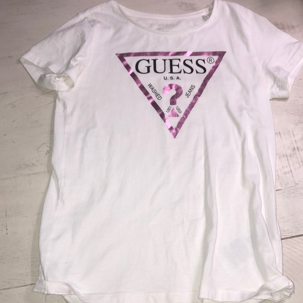 Super nice and cute guess t shirt